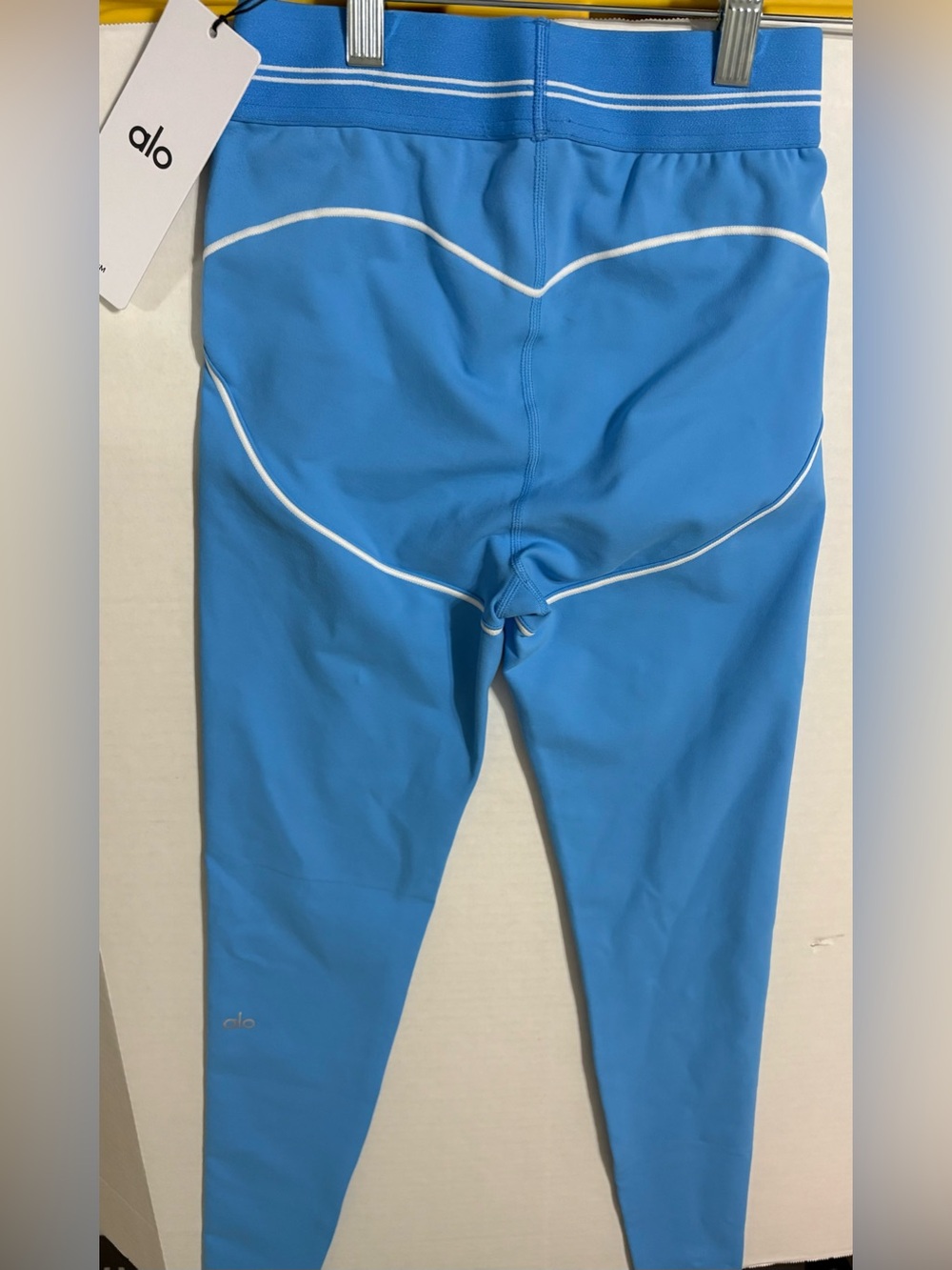 New nwt Alo yoga heart throb azure blue white xs leggings
